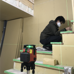 スチール手摺採寸中です。