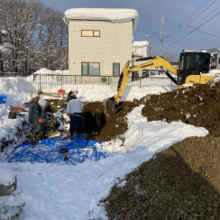 基礎工事スタート。根掘り中です。