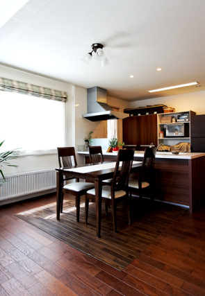 家族の声に包まれる家 ダイニング