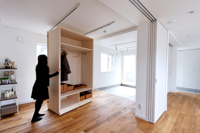 100年「空間」の家 居室 移動式収納