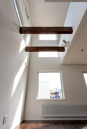 家族を繋ぐ家 吹抜け